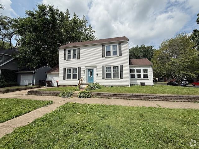 Building Photo - Home Near Bradley University