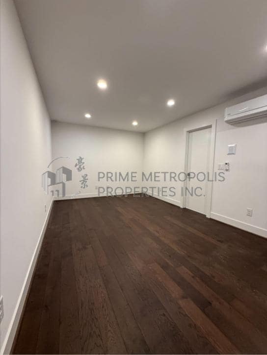 Photo - 2142 10th Ave W