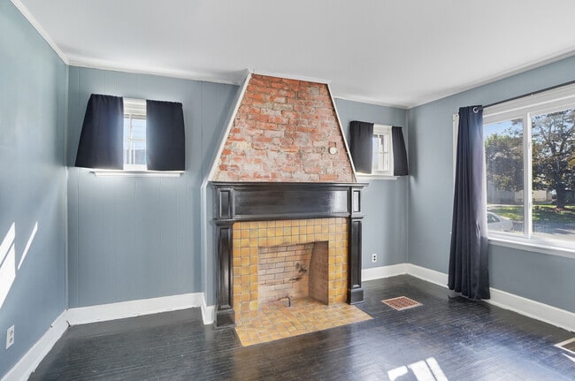 Photo - 610 Salisbury Rd