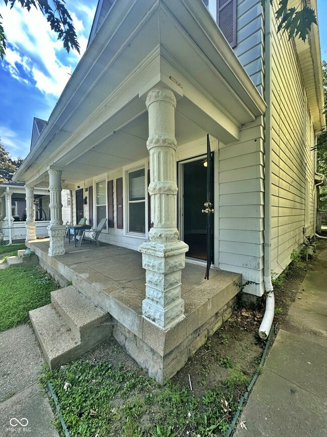 Photo - 2106 Singleton St