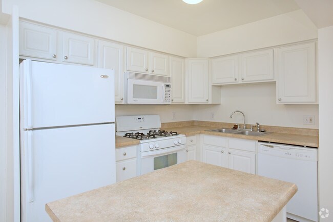 2BR, 1BA - 800 SF - Corsican