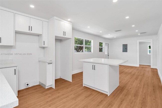 Photo - 1046 Jann Ave