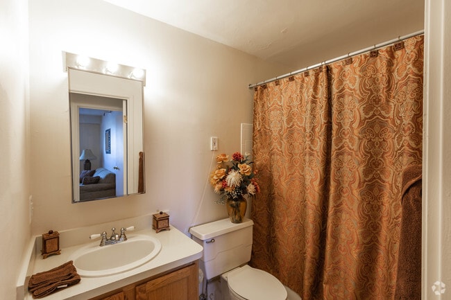 2 BR, 1 BA