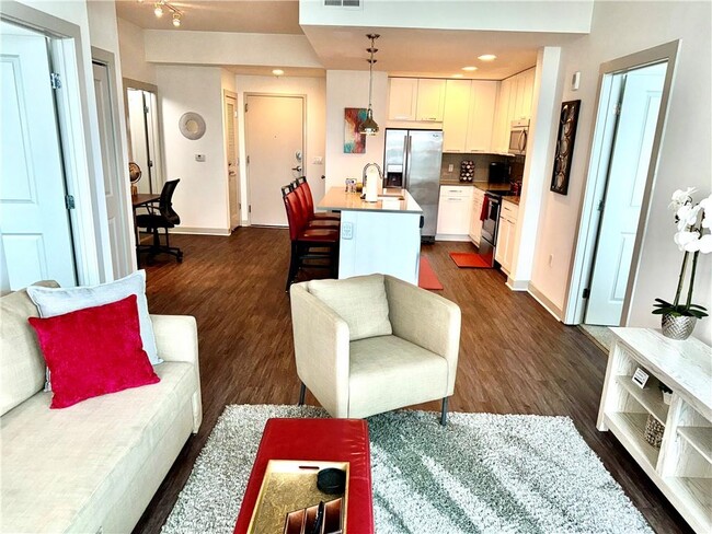Building Photo - 3382 Peachtree Rd NE Unit S12