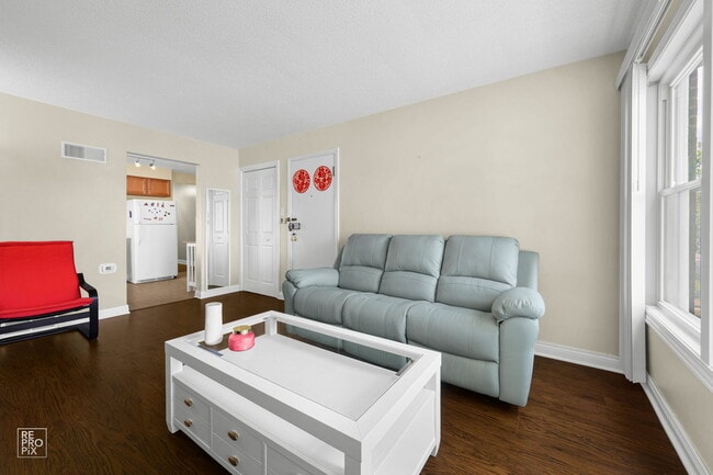 Photo - 9115 Lamon Ave