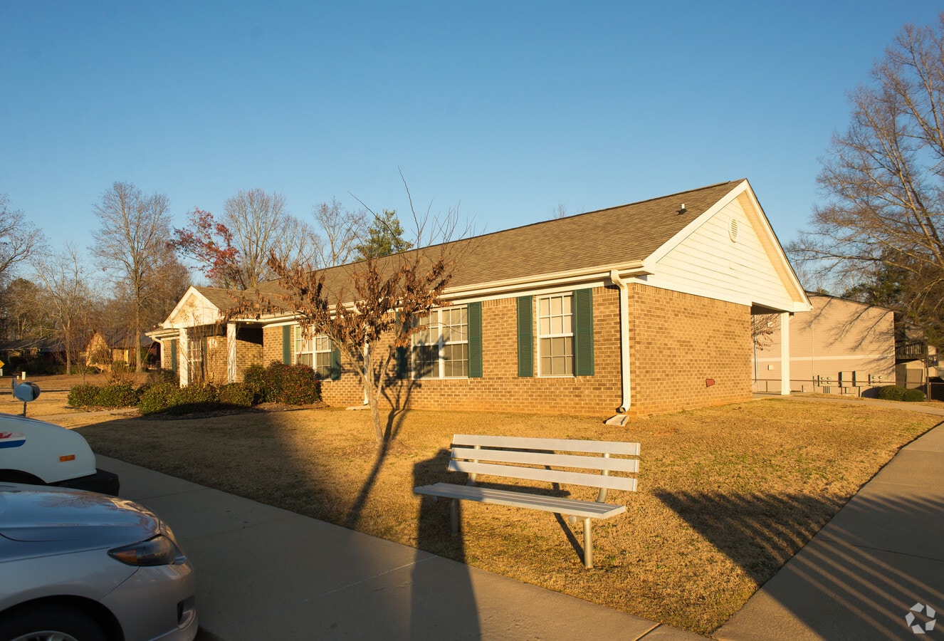 Mountainside Apartments - Mountainside Apartments