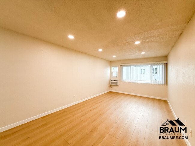 Building Photo - 4636 Laurel Canyon Blvd Unit 13