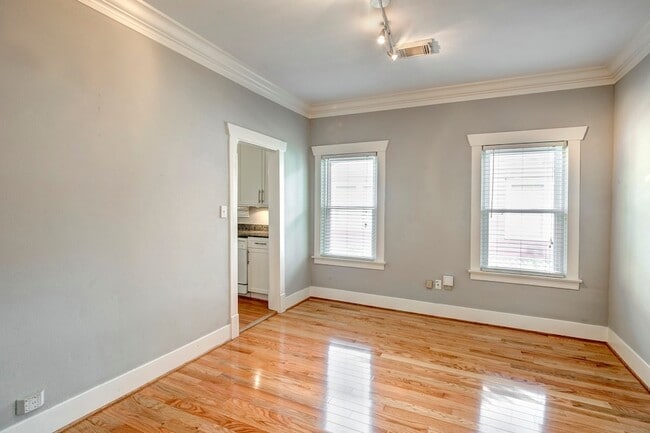 Photo - 2219 Singleton St