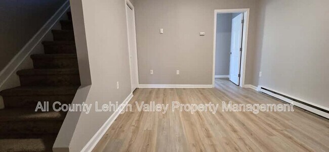 Photo - 609.5 Walnut St