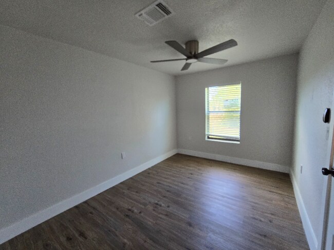 Photo - 607 E 12th St