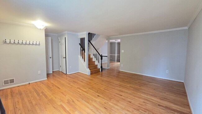 6638 Greenleigh Ln