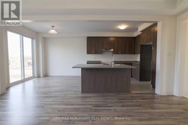 Photo - 137 Casserley Cres