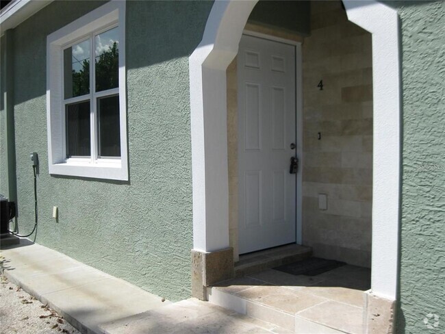 Building Photo - 2009 Cocoanut Ave Rental