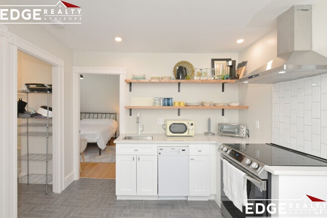 Building Photo - 11 Lexington St Rental