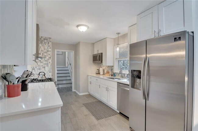 Photo - 577 Kurtz Rd