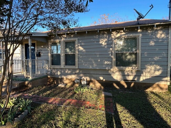 Building Photo - Updated North Waco Home