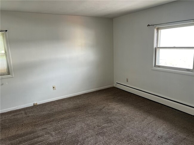 Building Photo - 2341 Monroe Ave Unit #2W