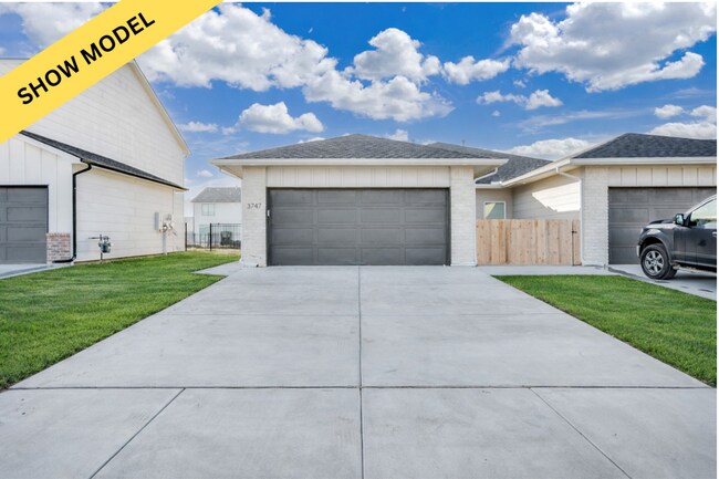 Building Photo - Pineway Aria Plan