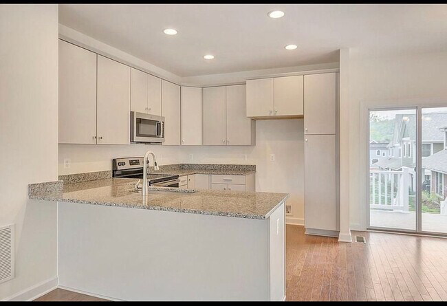 Photo - 512 Rives St