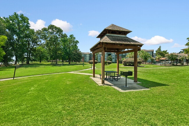 Lakeshore Villas apartments — community photo