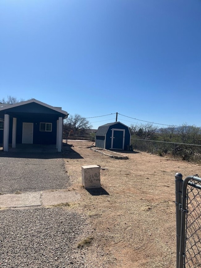626 S Huachuca St