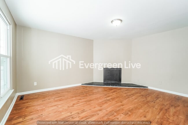 Photo - 212 E Alcott Rd