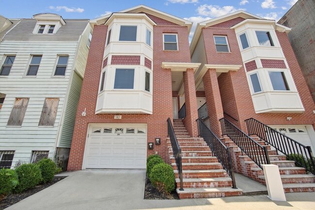 Photo - 286 Whiton St Townhome