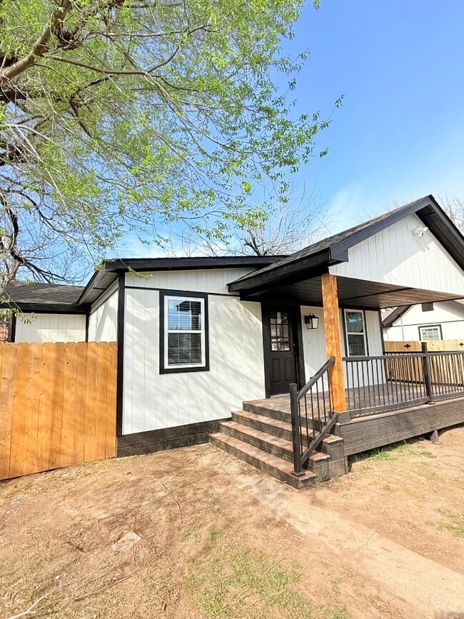 Photo - 5909 NW 40th St