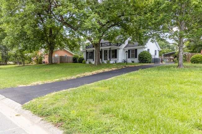 Photo - 4111 Sudbury Rd