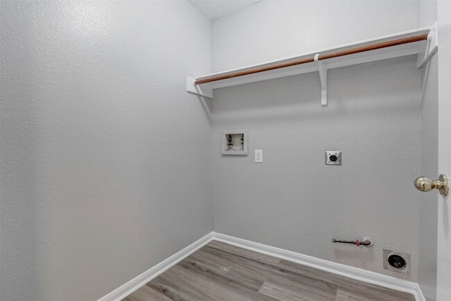 Building Photo - 9307 Grove Haven Dr