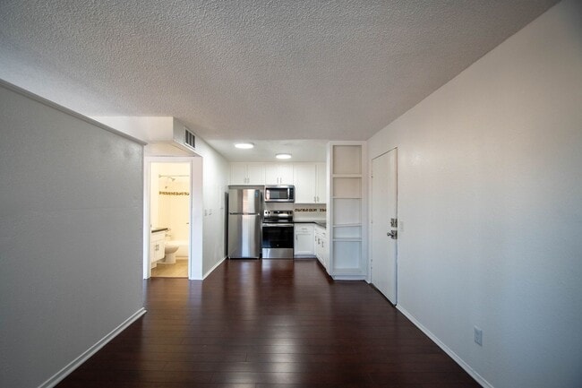Photo - 13800 Sherman Way Unidad 108