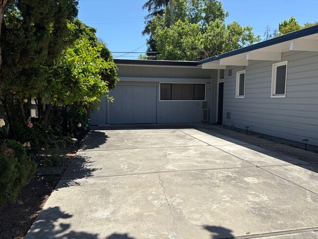 Photo - Lovingly Maintained 3 Bed, 2 Bath Home in the Circles