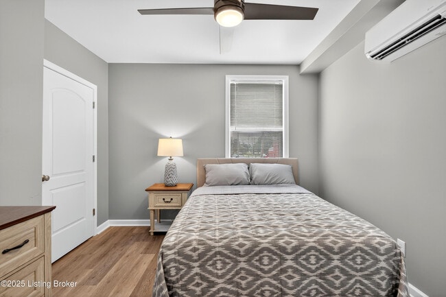 Photo - 1537 W Market St Unit 2