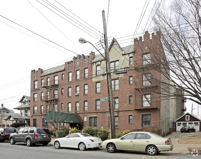 Building Photo - 86-02 Forest Parkway Rental