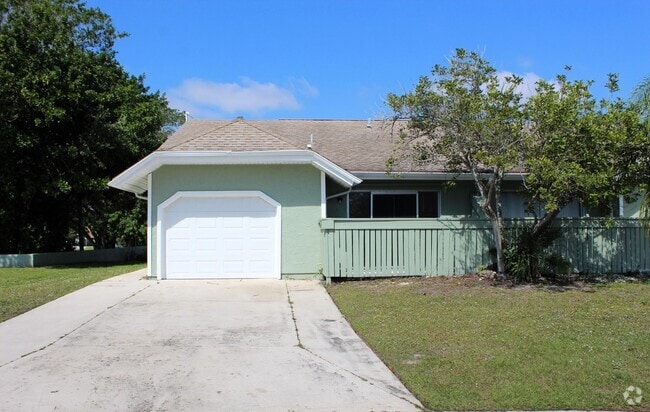 Building Photo - 1790 SE Ryecroft Ct Rental