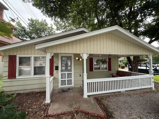 Photo - Newly Renovated 2 Bed / 1 Bath Grandview Home with Hardwood Floors & Deck
