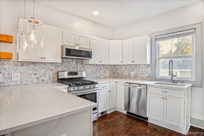 Photo - 565 W Saratoga St