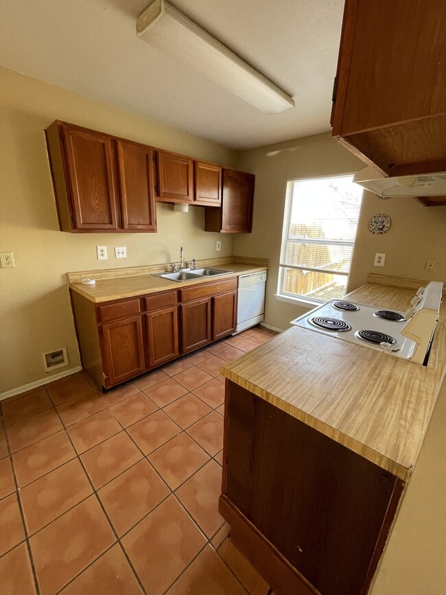 Photo - 9931 Village Briar