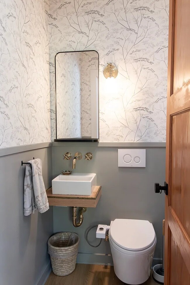 Photo - 647 Academy Rd