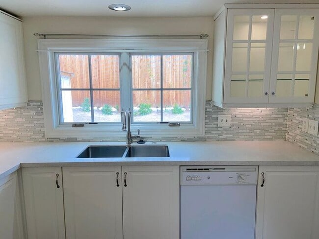 Photo - Sparks Single Story Home - 4 Bedrooms (Ree...