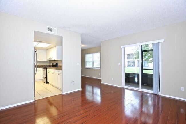Photo - Beautiful 2/2 Condo with Full Lawn Care Included Located in Hawthorne Village – Orlando!