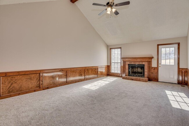 Photo - 670 Wellington Dr
