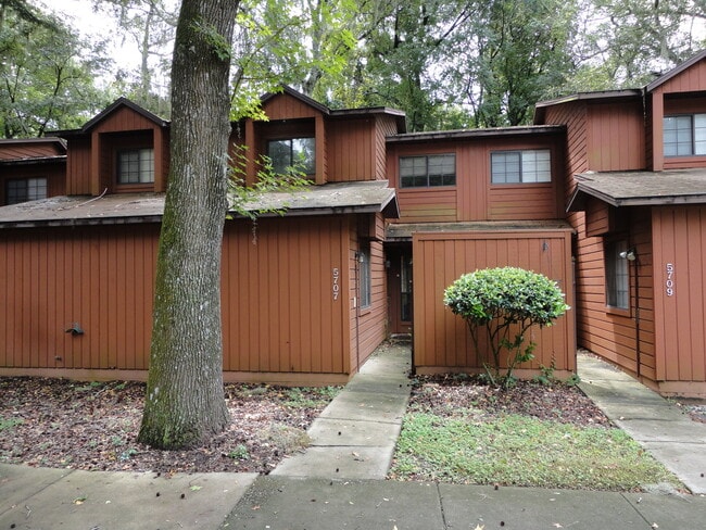 Building Photo - 2 bedroom/2 bath condo in Rockwood Villas.