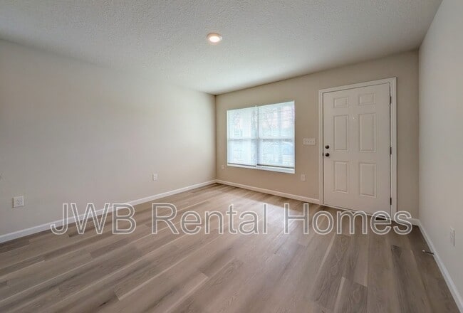 Photo - 1499 Logan St