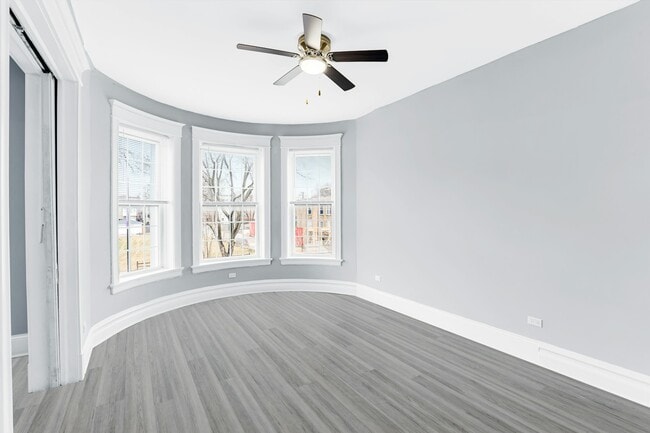 Photo - 5341 S Indiana Ave Unit 5343 -  2