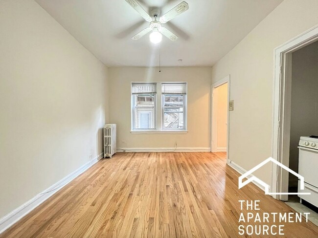 Building Photo - 2829 N Burling St Unit 208