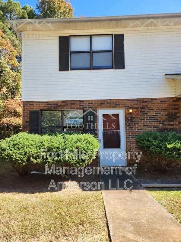 Building Photo - 108 Woodland Dr