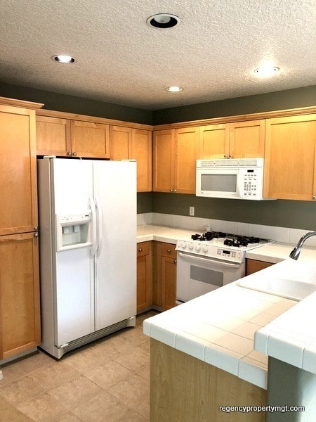 Photo - Beaverton 3 bd, 2.5ba. Kitchen w/white til...