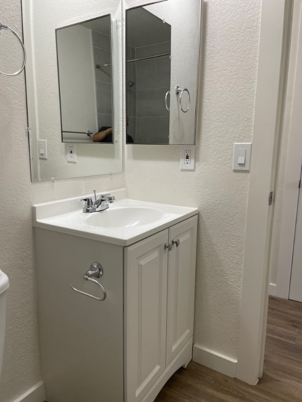 Photo - 220 E 12th St