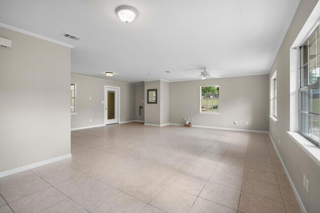 Photo - 255 Brackin St Apartment Unit B